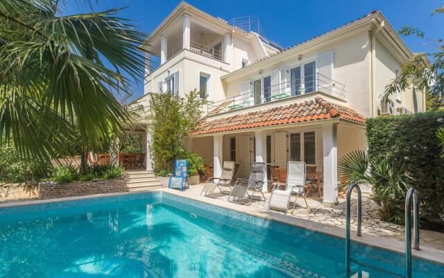 Delux Apartment in Pula with Swimming Pool