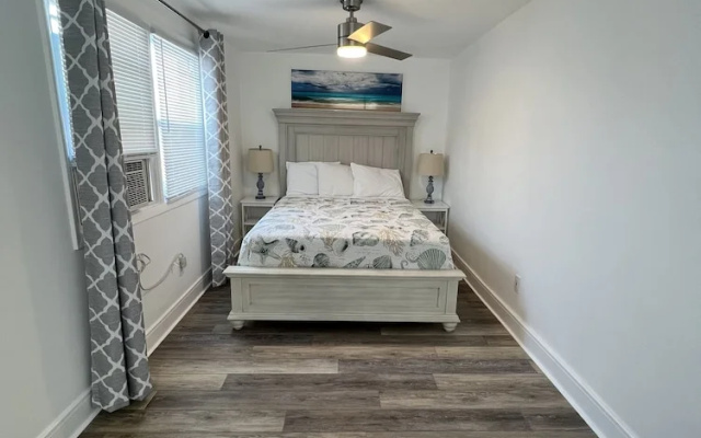 Crystal Sands Apartments