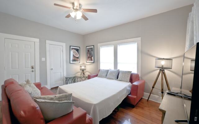 Laurel Coral-Sleeps 5-Studio