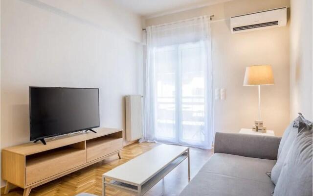 2 bedroom apartment near the Metro