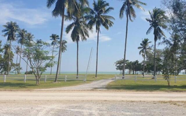 reindeer house beach front