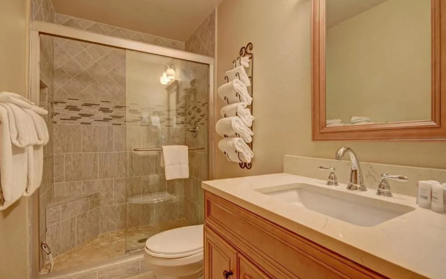 Black Bear 5 Br Home by RedAwning