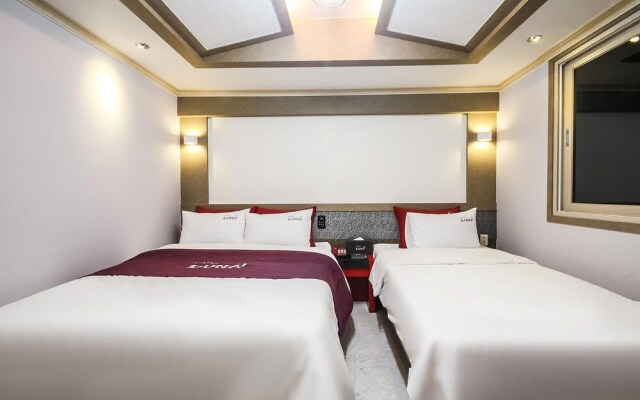 Yeosu Luna Hotel
