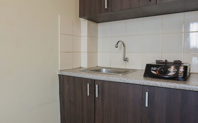 Lauv Room Grand Centerpoint by OYO Rooms