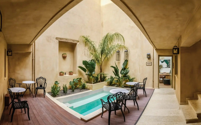 Casa di Gaga Luxury Suites