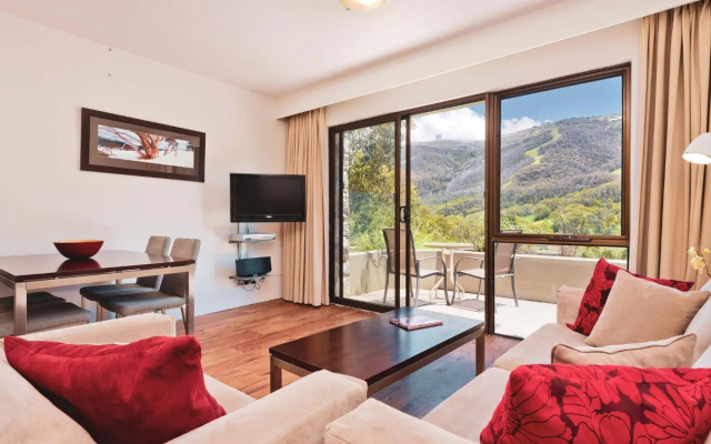 Lantern 1 Bedroom Balcony with car space and mountain view