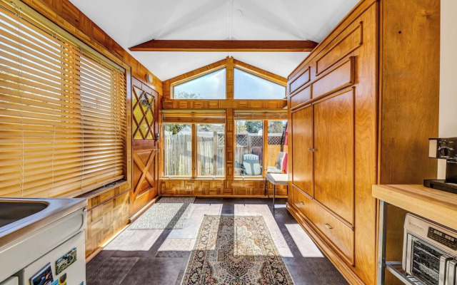Snuggle Inn A Romantic Couples Retreat!