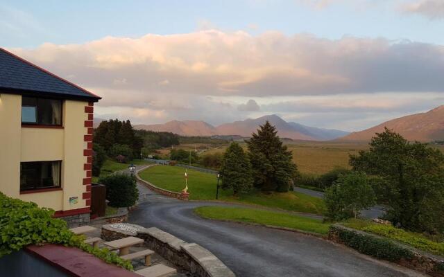 Kylemore Pass Hotel