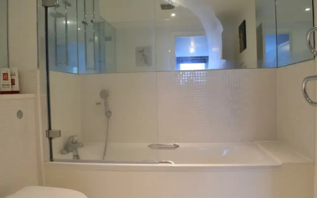 Lovely 2 Bedroom Apartment in Putney