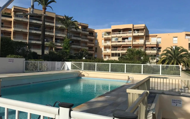 Golfe Juan, quiet apartment with pool, near the beach