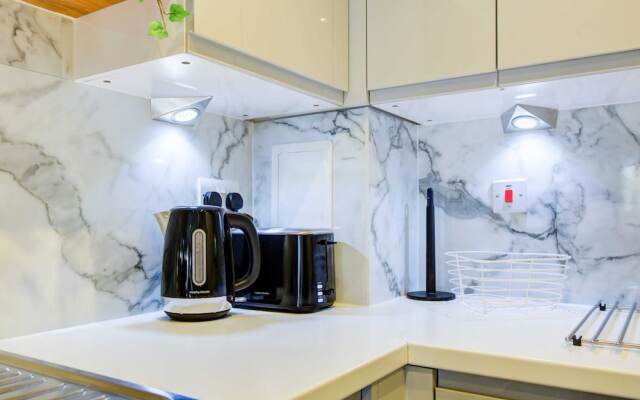 Modern Greenwich Flat With Parking