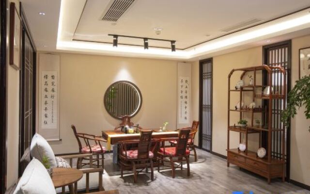 Huacheng·Guanshan Hotel (Guiyang Municipal Government Guanshanhu Park Branch)