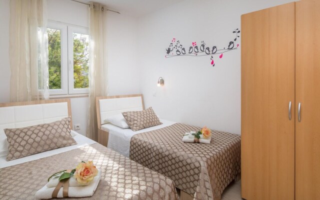 Amazing Home in Milna With 6 Bedrooms, Wifi and Outdoor Swimming Pool