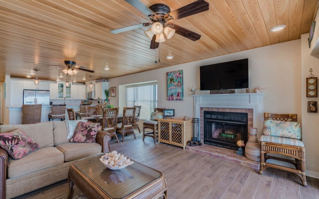 Shorehouse 401 by Vtrips