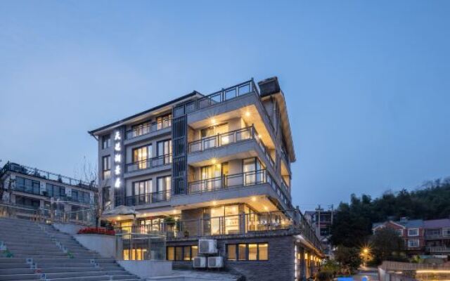 Tianyue Lake homestay