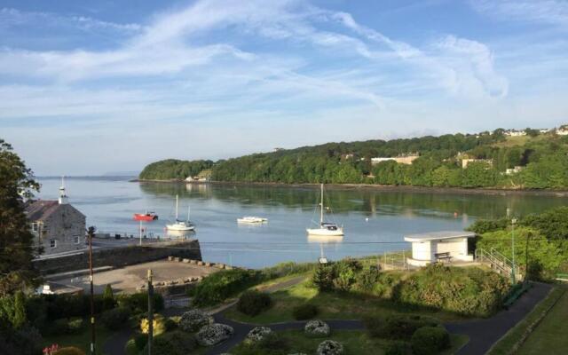 Apartment with stunning views of Menai Strait.