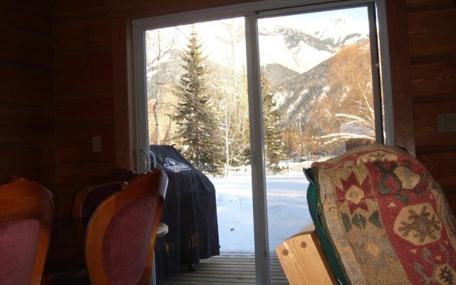 Kicking Horse Kabins