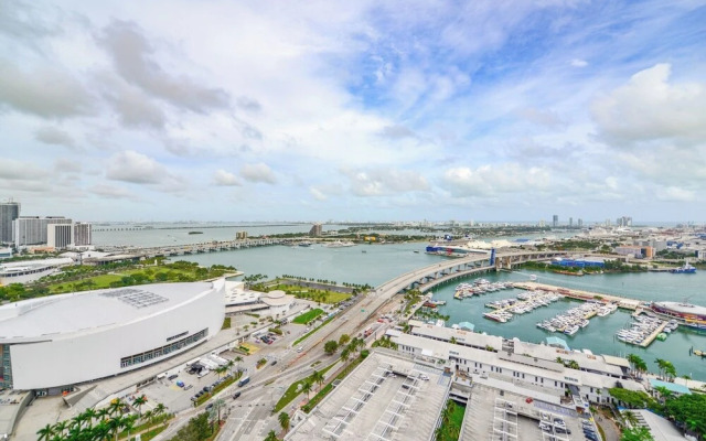 Apartment Offering Direct Bay Views