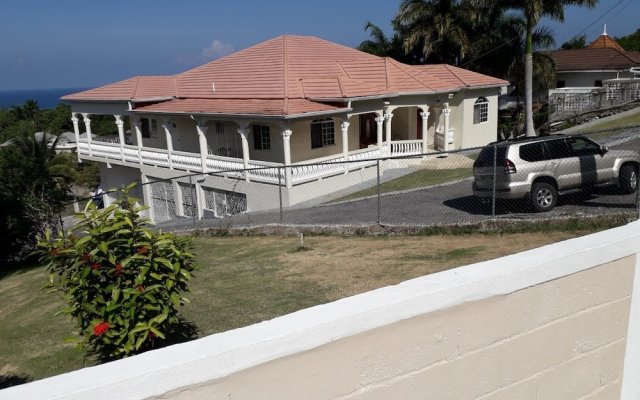 Rose View Apartment Montego Bay