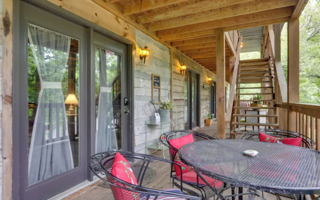 Riverfront Couple's Retreat in Smoky Mountains!