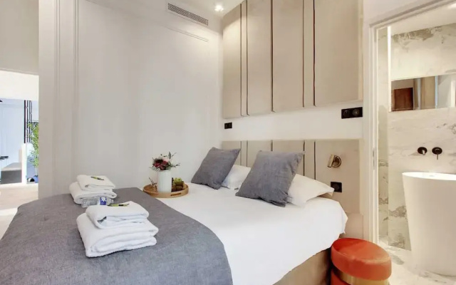 Luxury Apartment With AC Center of Paris