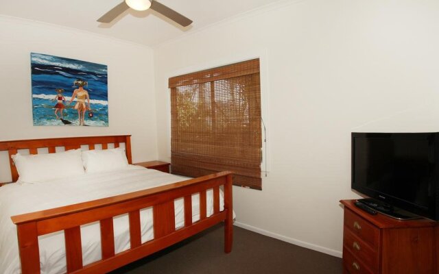Mayfield 23 Holiday House