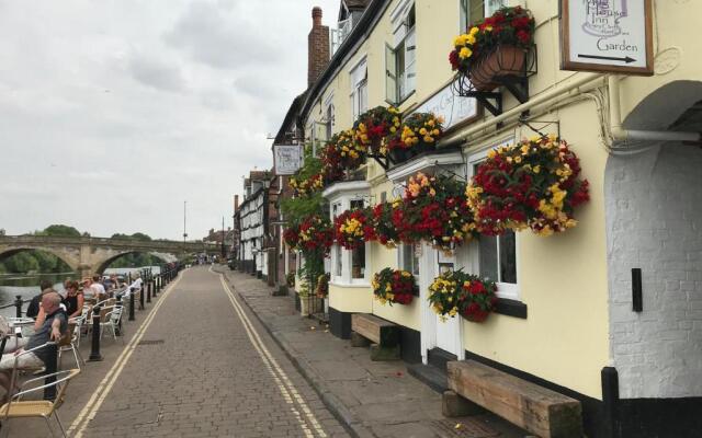 The Mug House Inn & Restaurant