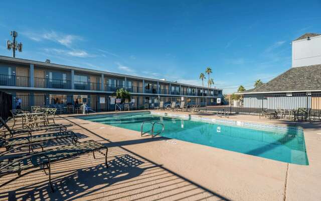 Econo Lodge Phoenix North I-17