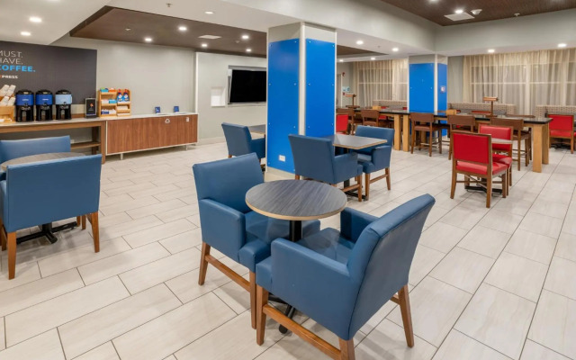 Holiday Inn Express Hotel & Suites Salisbury - Delmar by IHG
