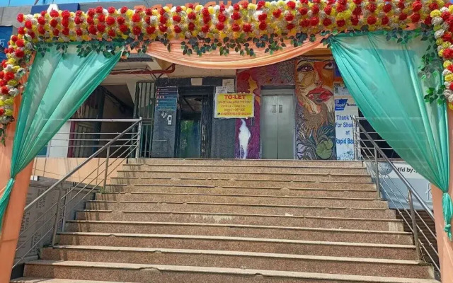 Raj Mahal Rooms & Banquet Hall