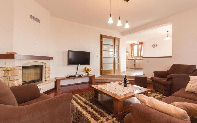 Awesome Home in Vodnjan With Wifi and 3 Bedrooms