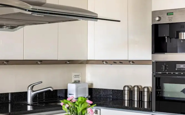 River View 2-bed 2-bath Apartment