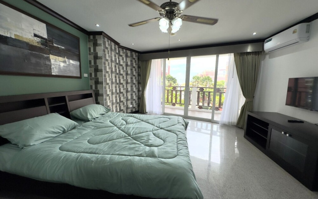 Spacious 2BR Condo - 3 Balconies & Green Views