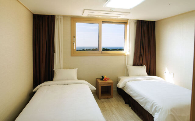 Hongik Jeju Hotel