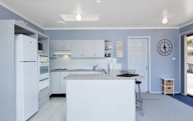 Shoreline Drive, Duplex 01,39, Little Pearl