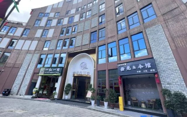 Lai Feng Ji Tian Qian Xi Grand Hotel – Exterior – Enshi Prefecture