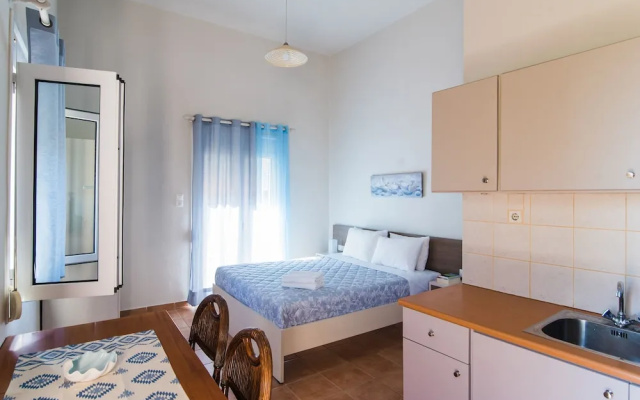 Room in Guest Room - Private Yard Studio 8 km - 5min Away From Malia