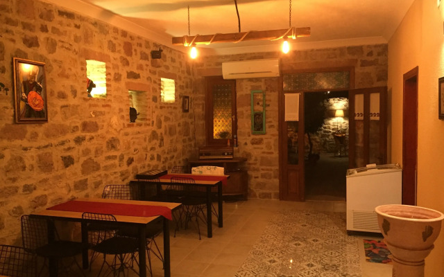Hayat Alti Otel Ayvalik (Adults Only)