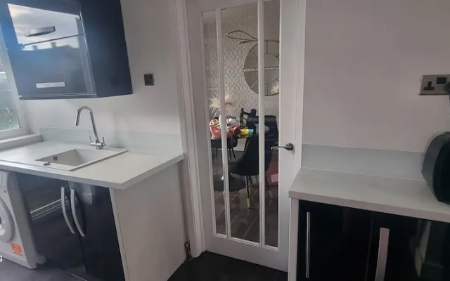 Modern 3bed House in Slough