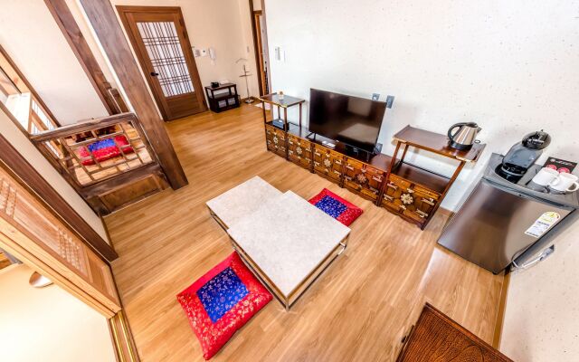 Jeju Hanok Hotel Hallagung