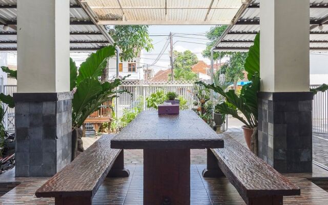 RedDoorz near Batik Tulis Celaket 2
