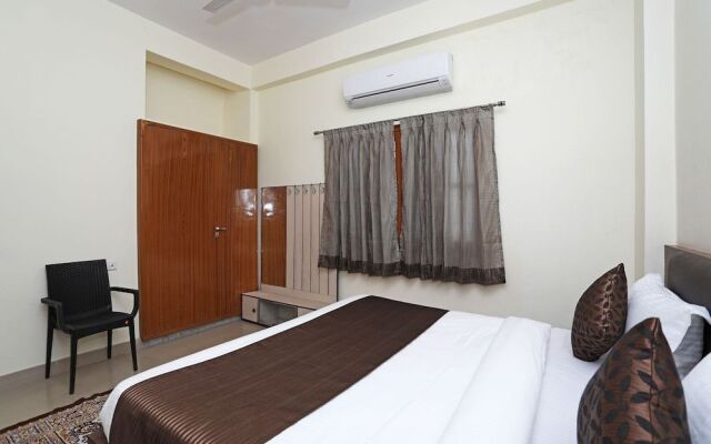 OYO 9878 Home Cozy 3BHK Geetanjali Hospital