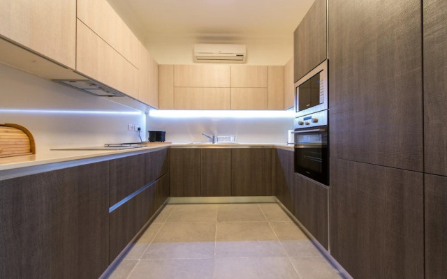 Seafront Luxury APT With Pool