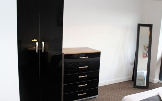 Empire Serviced 1 Bedroom Apartment