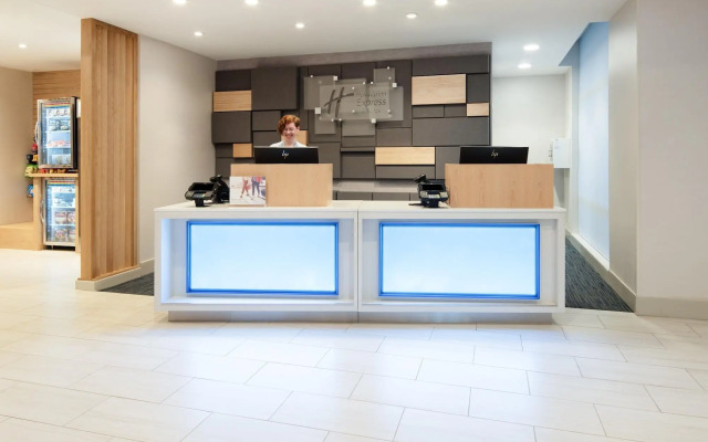 Holiday Inn Express & Suites Murrieta by IHG