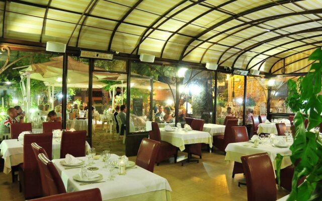 Hotel Restaurant Les Pins