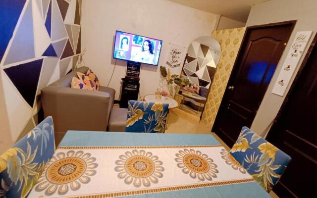 Mamby Gray's Place Balcony, Karaoke ,Wifi,Netflix &Kitchen