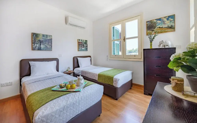 J1 Holiday House Adjacent to Aphrodite Hills - Sea View