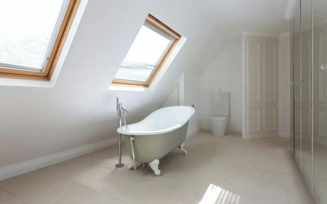 Somerset Square by Onefinestay