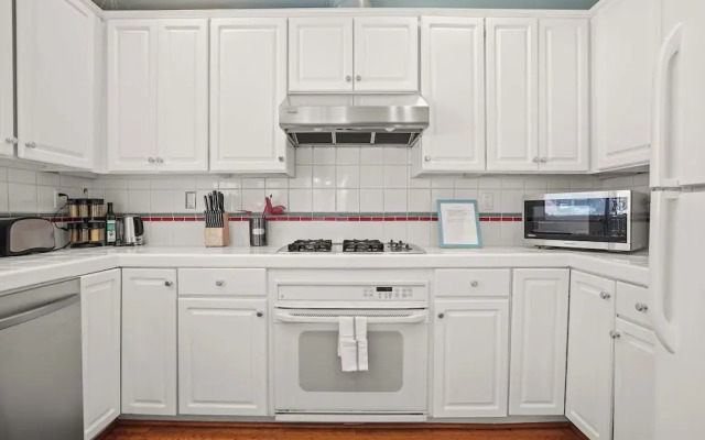 Beautiful 2BR in Silver Terrace